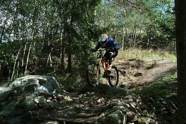 Anders som laddar in i stenpartiet i Flottsbro. Foto: Björn Axberg. Åkare: Wii.Axberg.
