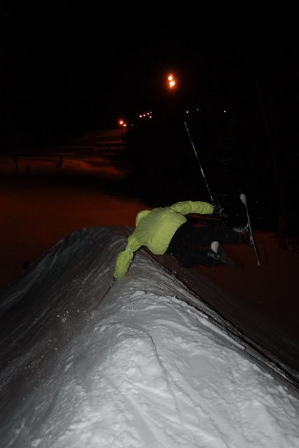 Försök till Handplant av nått slag!?. Foto: Fluff. Åkare: Andreas Nilsson.