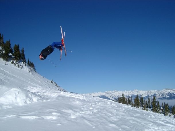 Galen amerikan gjorde sin första backflip.. Foto: Jonas Högström. Åkare: Okänd.