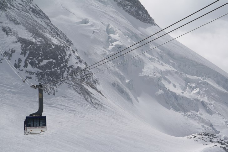 här ser man hur glaciären har glidit ned och ska. Foto: Stefan Johansson.