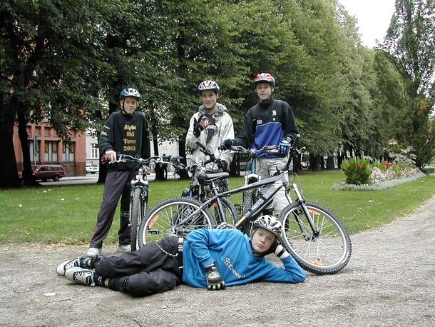 När Team Kons var ute och drog en repa genom stan. Foto: Tom.