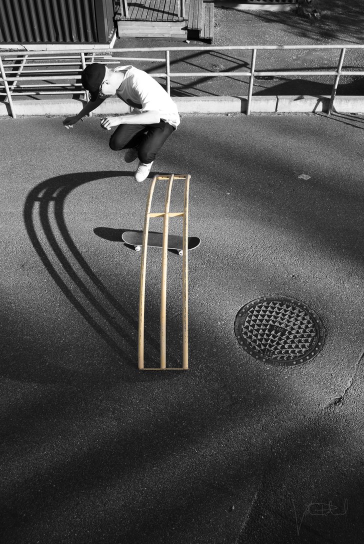 Hippiejump över gul leksak!. Foto: Johan Palmqvist. Åkare: Jesper Westman.