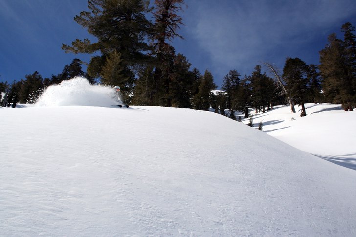 Fantastisk dag i Kirkwood. Mycket nysnö, strålan. Foto: Oskar Brandberg. Åkare: Jesper Tengvall.