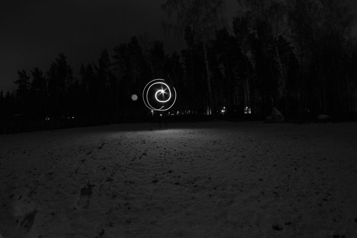 Lång slutartid och en lampa. Foto: Max Larsson (Jag).