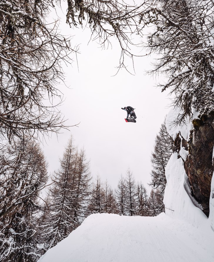 Christoffer Granbom flyger över cattrack gapet i . Foto: Axel Adolfsson.