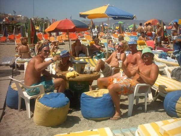 Hink & back med öl som svalkar i hettan, med . Foto: Emily Granell.