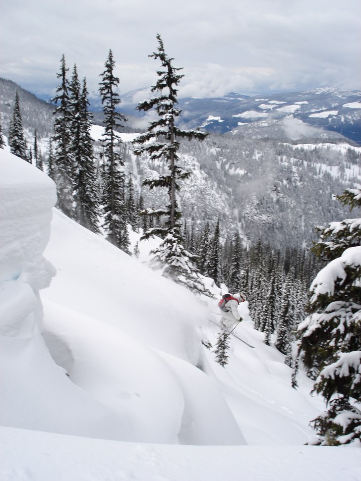 Even kör en skön pillow line på ett åk som int. Foto: Tobias Liljeroth. Åkare: Even Ofstad.
