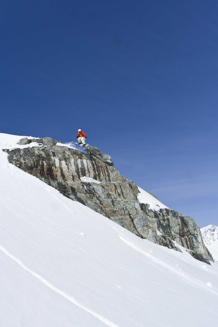 Droppar en klippa ute på glaciären. Slask och st. Foto: Karl Norling. Åkare: Emil Rydell.