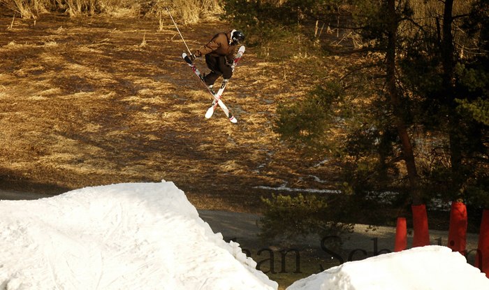 Ett stycke trea med omvänd handpåläggning på s. Foto: Johan Schedin. Åkare: Johan Olsson.