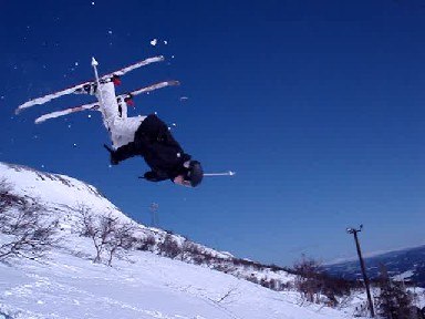 En av mina första backflips, riktigt soft landnin. Foto: Jacob Eklund. Åkare: Felix Eriksson.