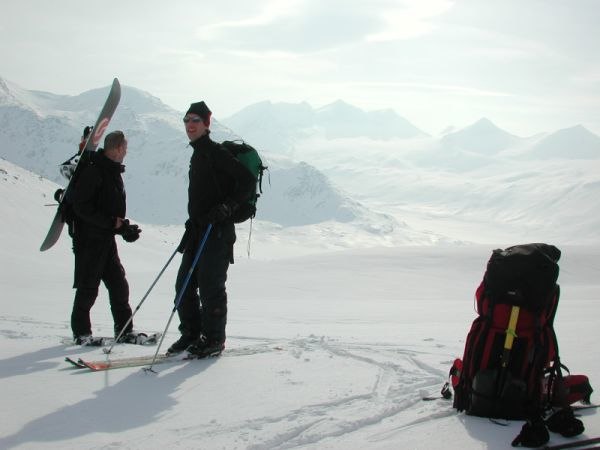 Vy ut över några av topparna kring Hunddalen, No. Foto: John.
