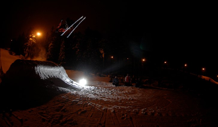 Bäckflipp. Foto: Elin Valsberg. Åkare: Fredrik Persson.