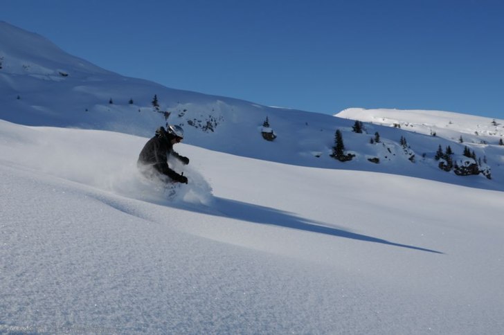 Faking big mountain shredding.... Foto: Mats Näslund. Åkare: Björn Engström.