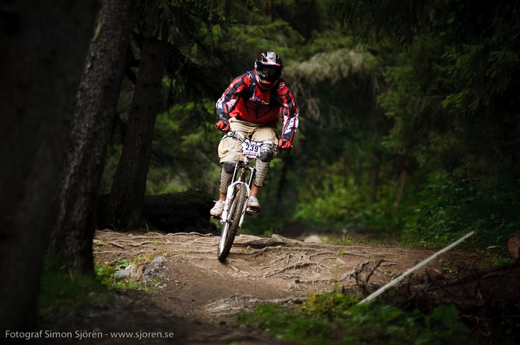 Foto: Simon Sjörén www.sjoren.se. Åkare: Okänd.
