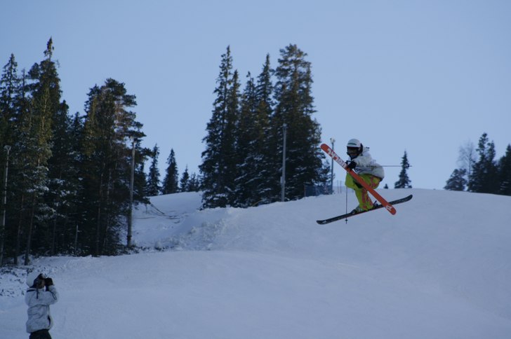 typ strange, vad heter de? crossleg critical?. Foto: Nicke jacobsson eller andreas. Åkare: Niklas Granlind.