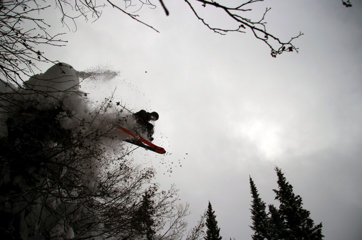 Skön puderdag i Revelstoke. Foto: Eric Spongberg. Åkare: Clas Ahlstrand.