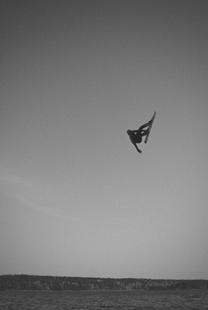 Hopp i kallt vatten. Foto: FeliCity. Åkare: Adam.