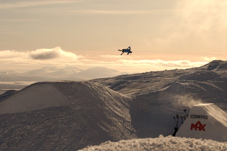 henrik langar fet en 9a. Foto: Hugo Ljungquist. Åkare: Henrik Harlaut.