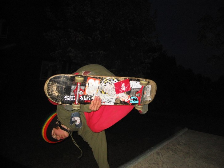 Handplant. Foto: Albin J-F. Åkare: Axel J-F.