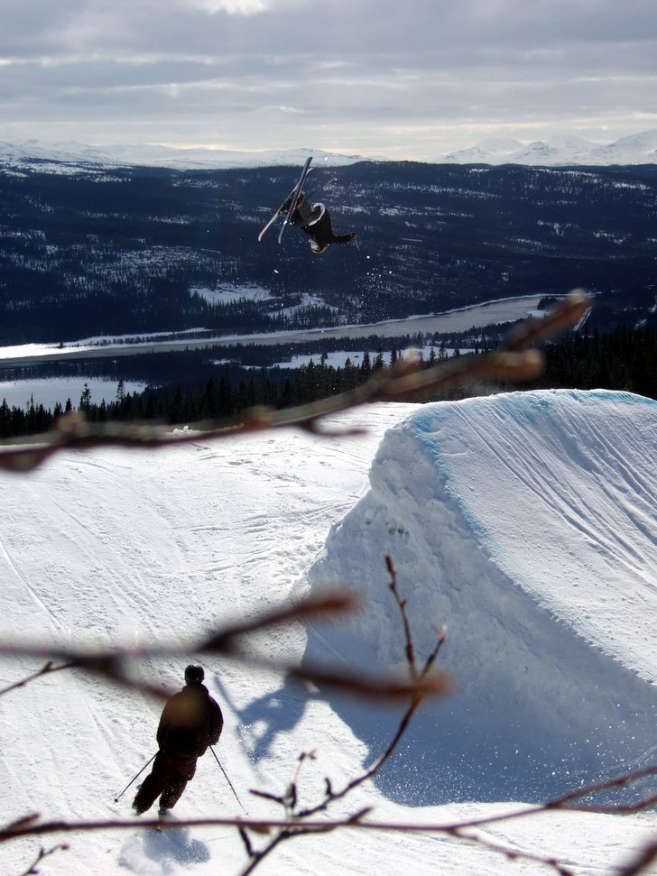 Stefan borde bli fotomodell, han posar riktigt sny. Foto: Lee Myhr. Åkare: Stefan Persson.