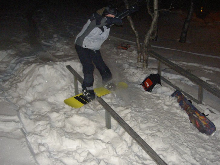 bs board (6?) meter trärail. Foto: joel keskitalo. Åkare: jnas.