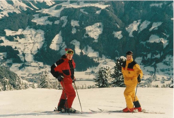 Här står vi och njuter av det underbara alpvädr. Foto: Min far, Nils-Erik. Åkare: Martin (Jag) i rött och min bror Erik.