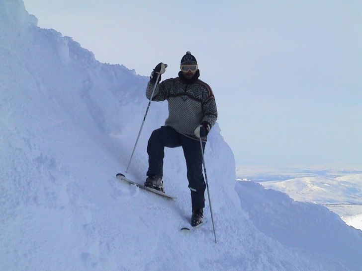 Vi tog ett offpiståk ner från toppstugan mot ves. Foto: Ola Lagerholm. Åkare: Magnus R.