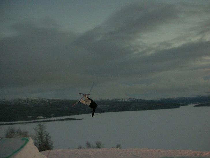 underflip, ser ut som jag ska dö eller nåt. Foto: anders myrén. Åkare: stefan myrén.