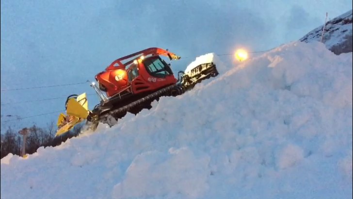 Vi bygger parken
Endelig kom snøen og kulde. I na.