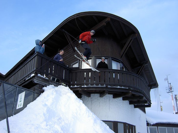 Balkonghopp. Foto: Christian Skoog. Åkare: Robin.