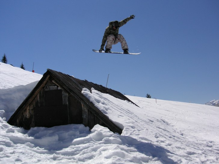 hopp över stuga. Foto: Helena mårde. Åkare: Stefan Lund.