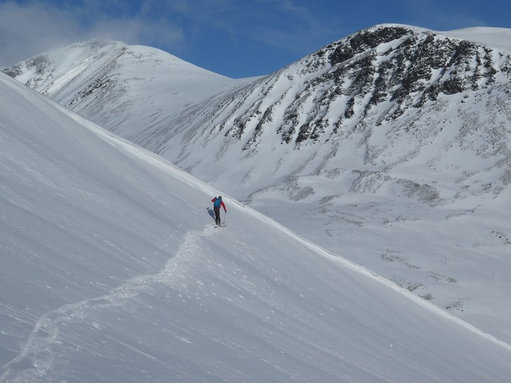 Johan Tollstadius övar skrååkning. Foto: tryggve tirén.
