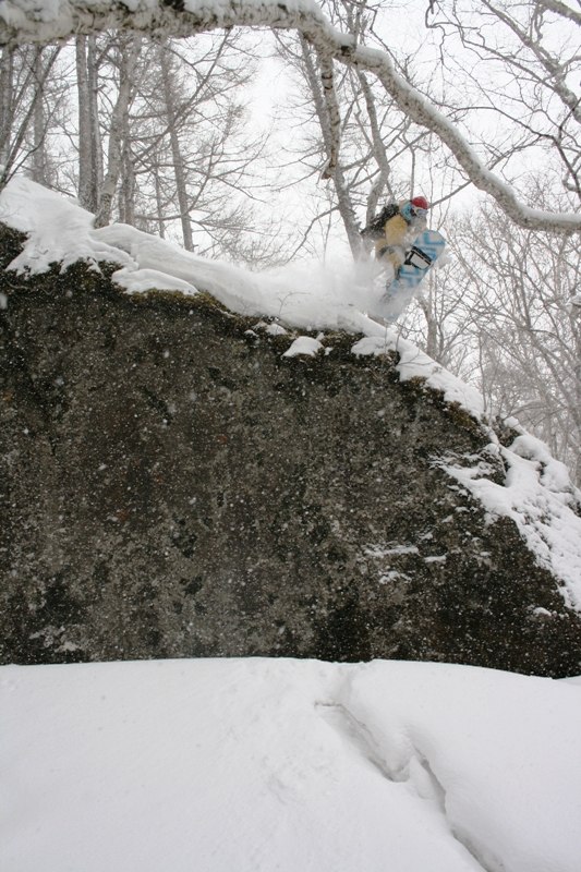 Foto: Jan Stala. Åkare: Mark Koelker making a cliff-jump during a photo-session.