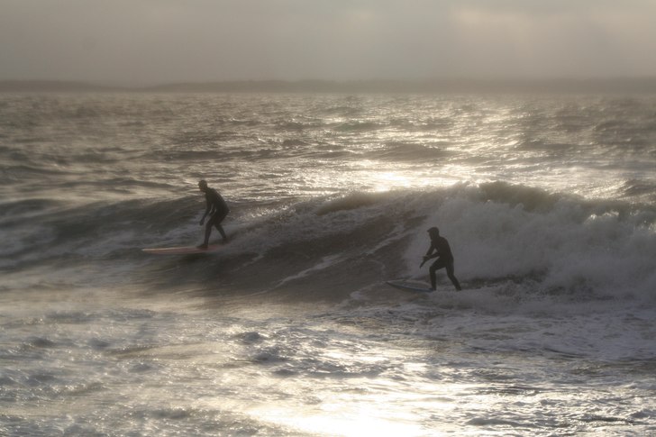 Inte droppa in aja baja. Foto: Sara Rönnberg. Åkare: Erik Svedbäck till höger, tjuv till vänster.