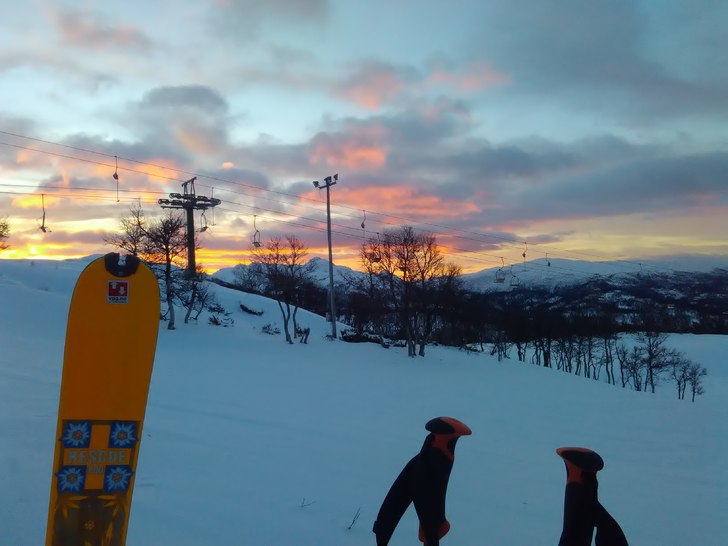 I dag åpner vi i Tiur med snø helt til toppen :).