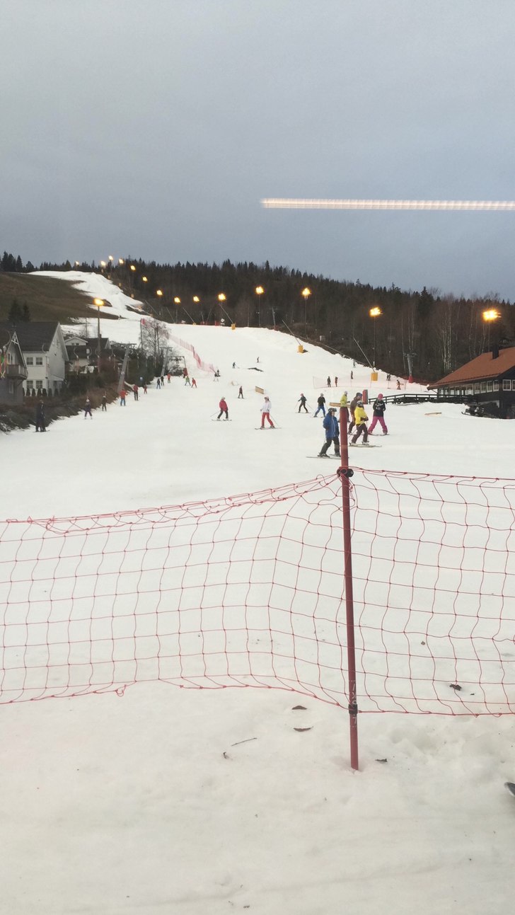 Folk koser seg idag
Kom på ski.