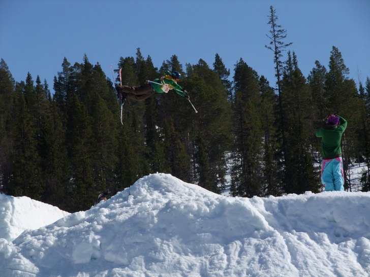 Superman frontflip från, big jump cup i björnrik. Foto: Pernilla lundgren. Åkare: Patrik lundgren.