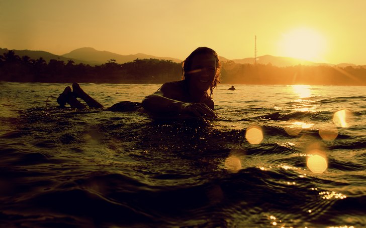 Surfing before the sun - danielronnback.blogspot.c. Foto: Daniel Rönnbäck. Åkare: Jacob Wester.