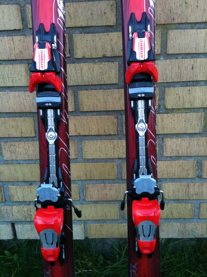 Atomic Nomad Deep Red 3.