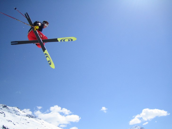Hoppar runt lite med mina AK Rockets. Inte världe. Foto: Linda Trorjagminsann. Åkare: Martin Liljenberg.