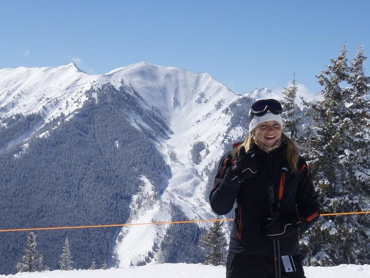 Aspen, Highland bowl i bakgrunden! . Foto: Nete Joseph. Åkare: Helena Moberg.