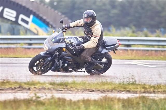 Road Racing med min Aprilia Tuono. Foto: ?. Åkare: Eddie Dyfverman.