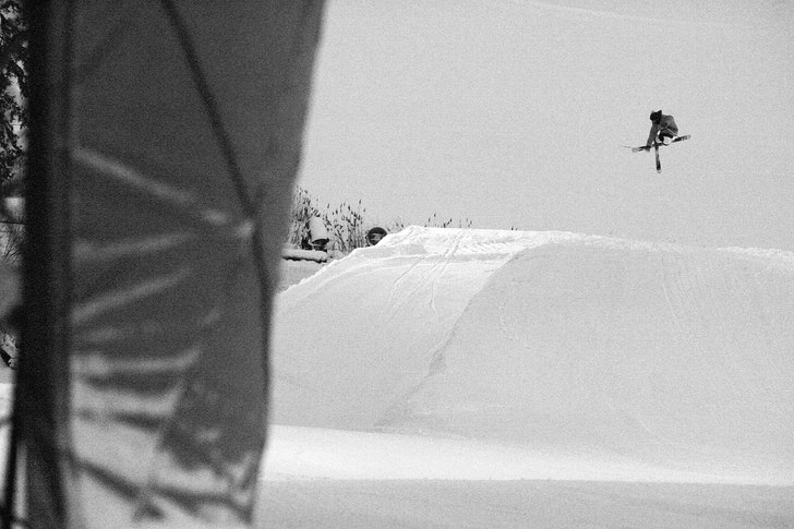 Massa bilder från Väsjöbacken och liknande finn. Foto: Jonathan Birkemyr. Åkare: Gustaf Kumlin.