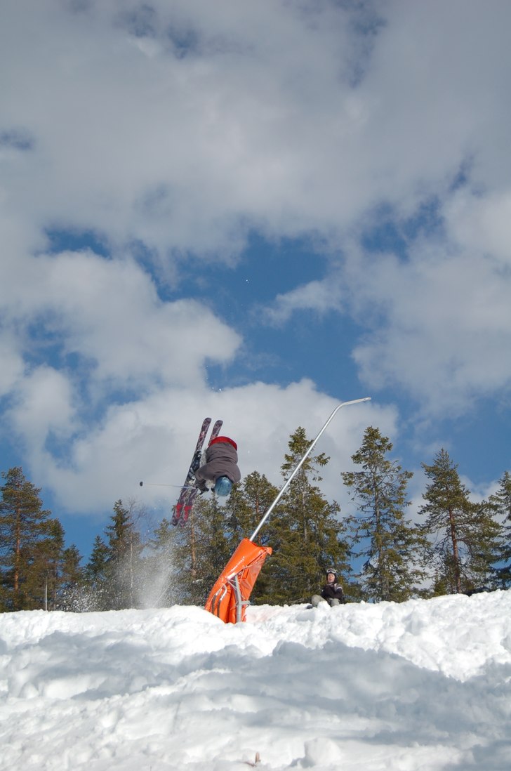 nästan Dubble Backflipp. Foto: Christian"Tolle"Johansson. Åkare: Simon Steenari.