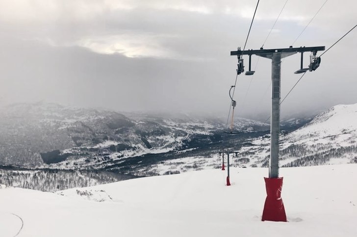 Ekstraåpent - tirsdag 
12cm nysnø i toppen av ri.