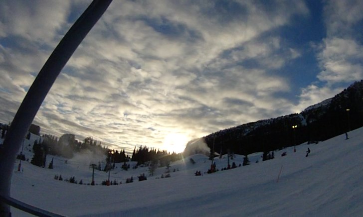 Kalde temperaturer gir god snøproduksjon
Kanonene.