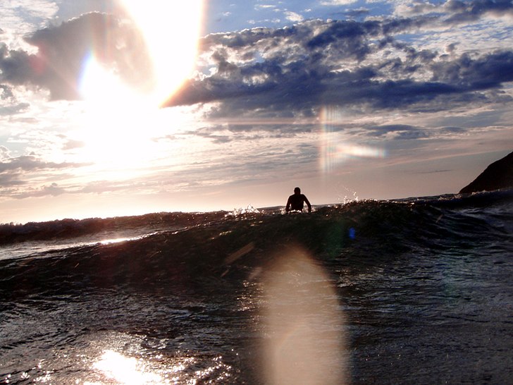 1/7 = skidåkning + surfing. Foto: Anna Lundqvist. Åkare: Julia Hamrin.