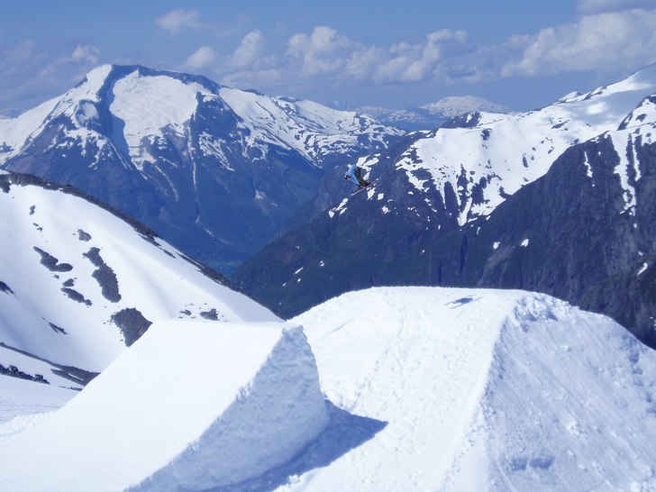 Dagen efter fotosessionet så knattade jag och min. Foto: Laffa Mattsson. Åkare: Toffe Mattsson.