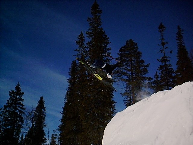 martin i början på en backflip . Foto: petter sjaggo. Åkare: martin franklin.
