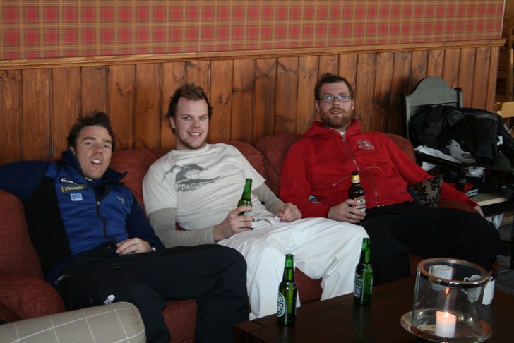 Grabbarna grogg när dom trivs som bäst!. Foto: Höglin. Åkare: johan niklas David.